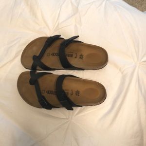 Black Mayari Birkenstock’s